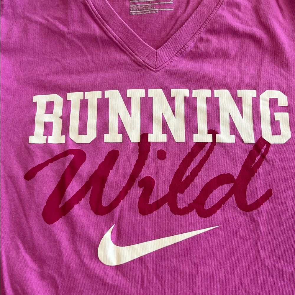 Womans Nike Dri-Fit slim fit V-Neck T-Shirt Running Wild small - Picture 5 of 6